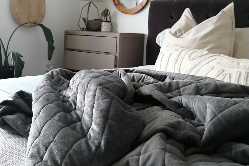 How Heavy Should a Weighted Blanket Be? Find Your Ideal Blanket Weight