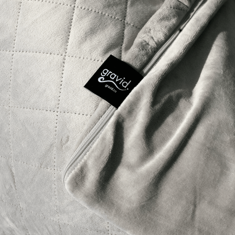 UltraPlush Weighted Blanket - Size: TWIN 60x80 Weight: 15 lb Colour: Grey by Gravid